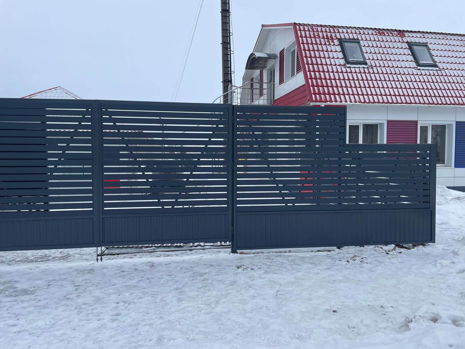 Забор-ранчо из металлического планкена 11м RAL7024 Серый Графит фото 1 в Тюмени